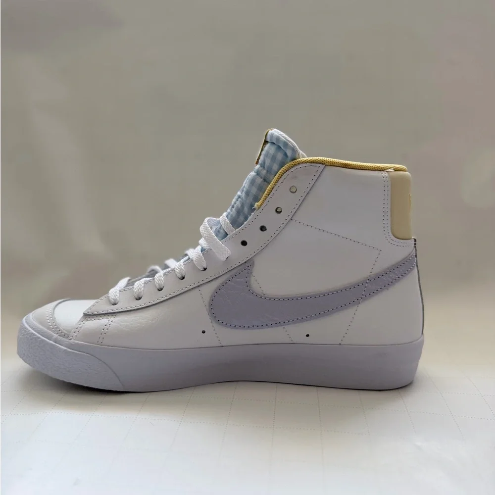 Nike White and Light Gray High-Tops